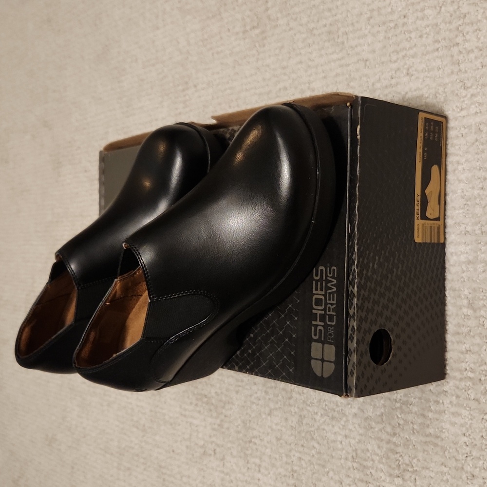 Size 6 Black nonslip shoes
